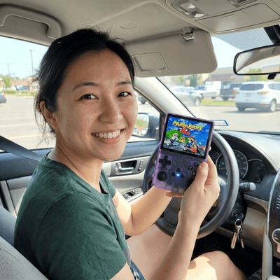 Customer holding the RetroVerse Pro 2.0 R36S handheld console