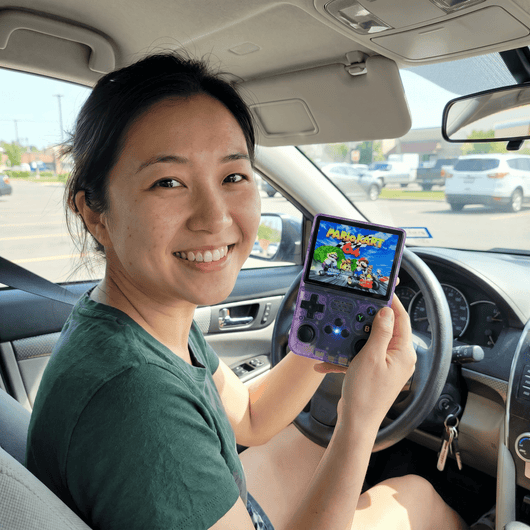 Customer holding the RetroVerse Pro 2.0 R36S handheld console